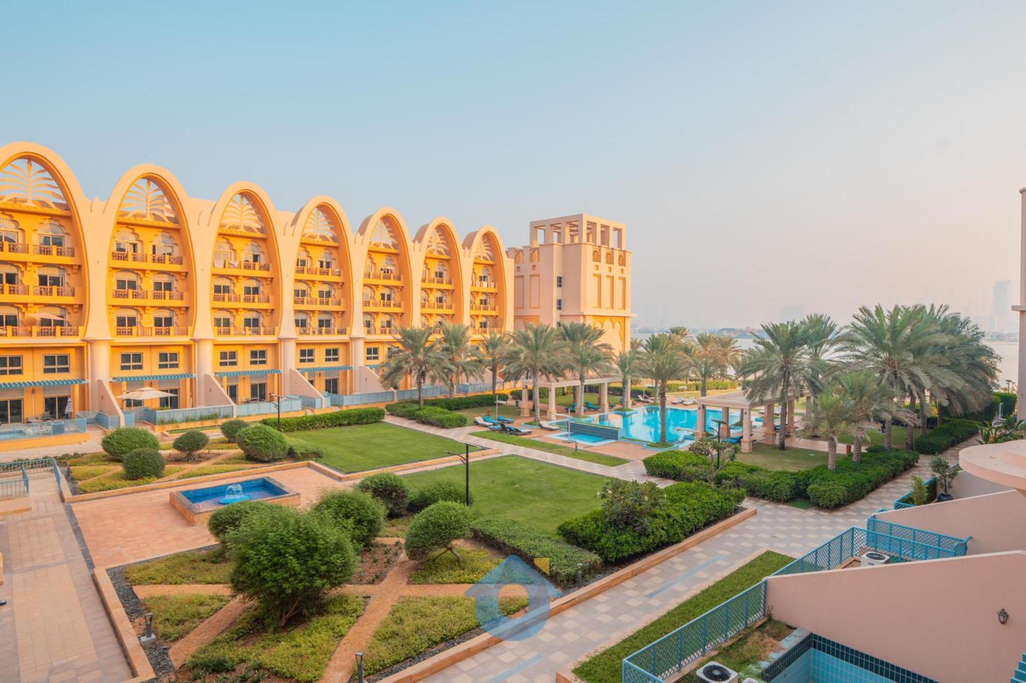 Apartment 237sa Chic 1-bhk With Balcony In Palm Jumeirah Dubai
