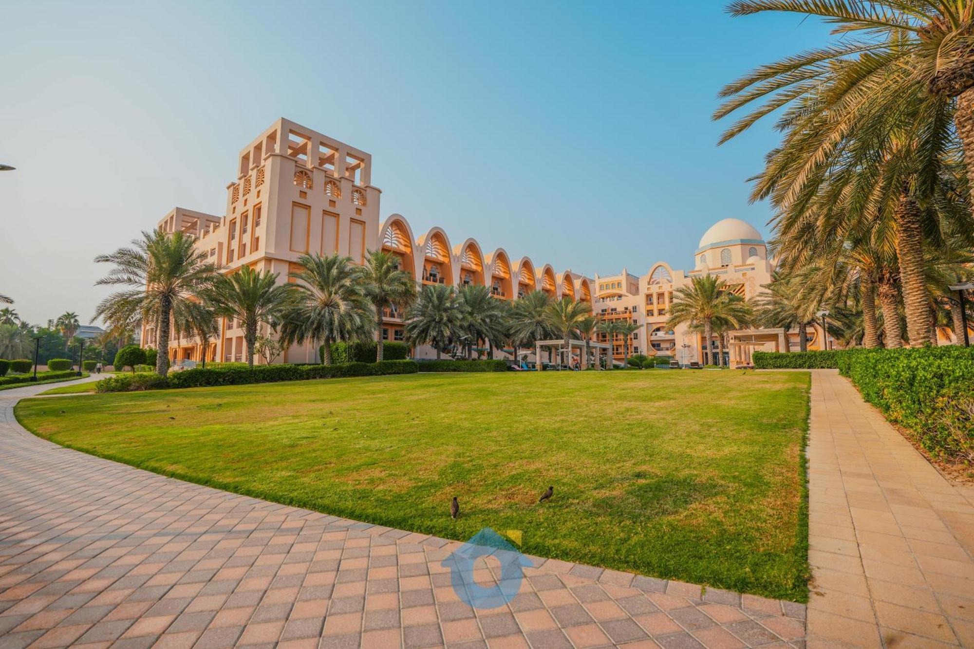 237sa Chic 1-bhk With Balcony In Palm Jumeirah *